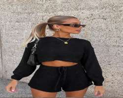 Batzloff has some great fashion sense and loves to flaunt her dressing style and her trendy fashionable clothes to her fans.